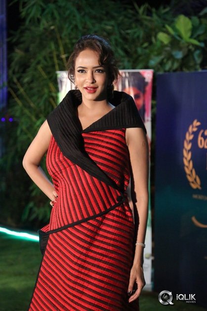 Lakshmi-Manchu-at-Chandamama-Kathalu-Team-Celebrating-National-Award